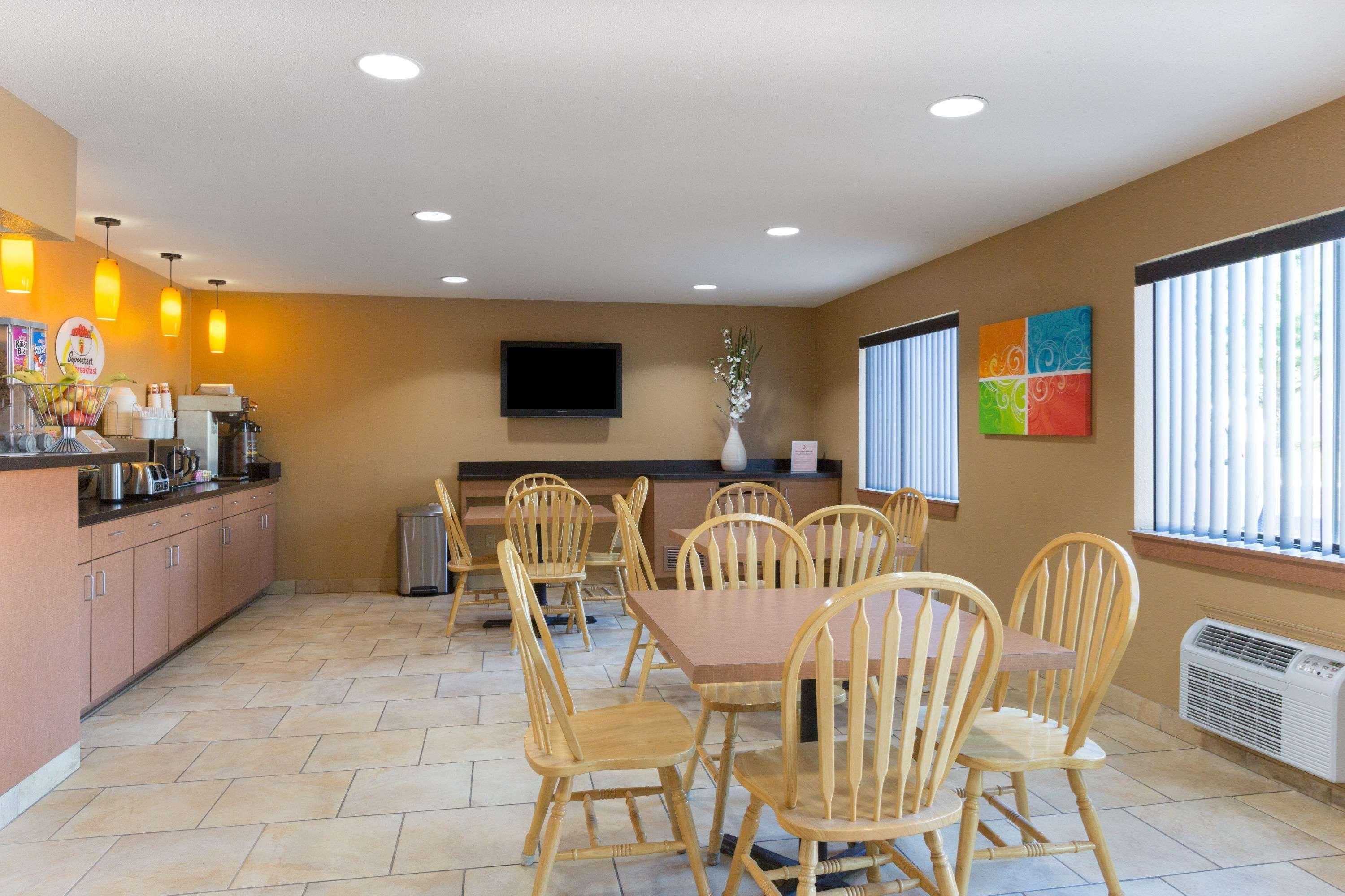 Hotel Super 8 By Wyndham Radcliff Ft. Knox Area Extérieur photo