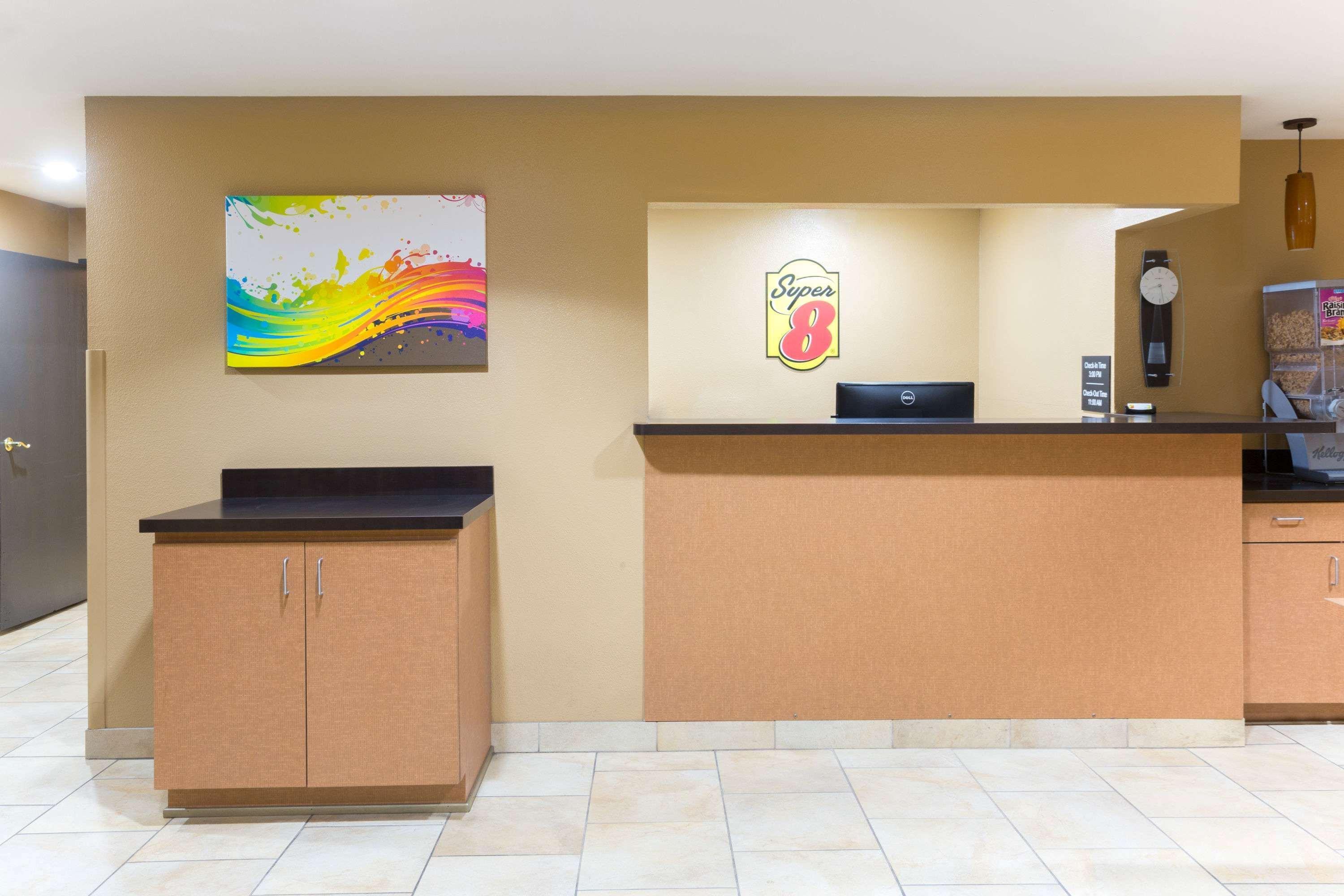 Hotel Super 8 By Wyndham Radcliff Ft. Knox Area Extérieur photo