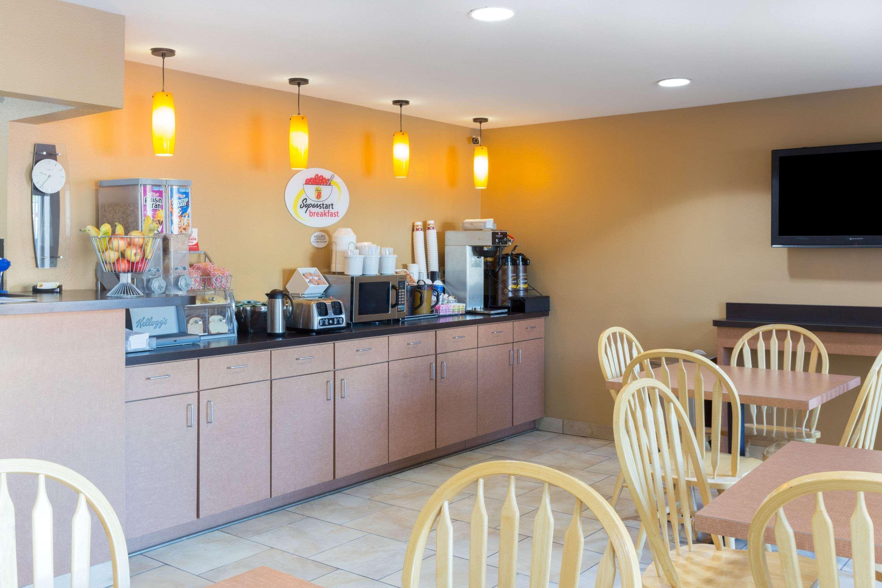 Hotel Super 8 By Wyndham Radcliff Ft. Knox Area Extérieur photo